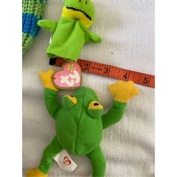 Lot of 3 Smoochy The Frog Ty Teenie Beanie  Knit Socks Finger Puppet - Picture 13 of 15